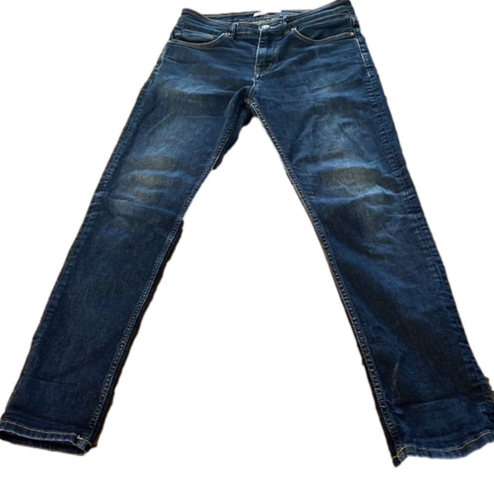 Zara women’s jeans, size 31, straight leg